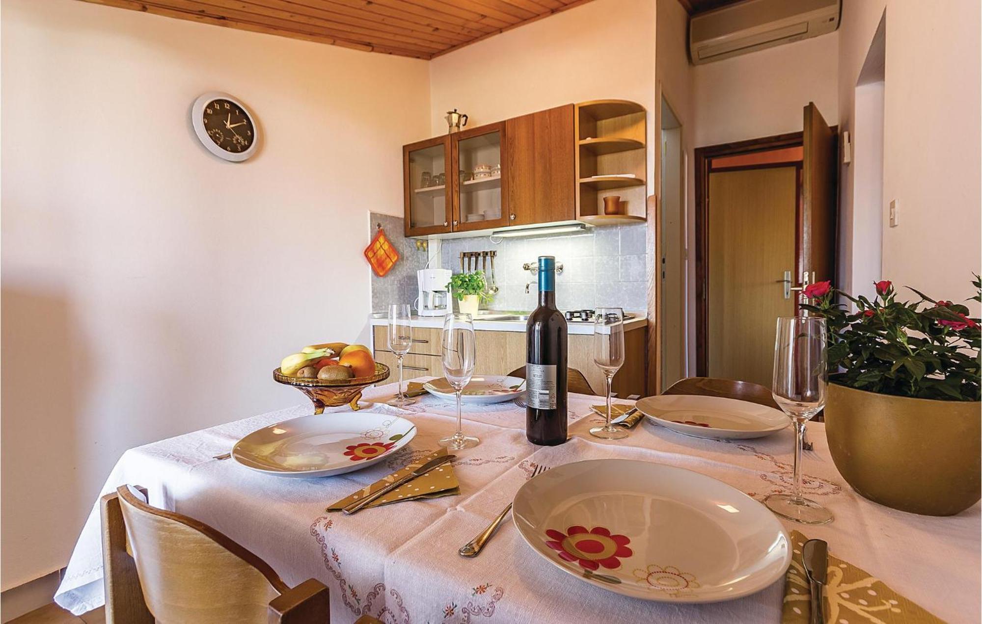 Beautiful Apartment In Pula With Kitchen Exterior foto