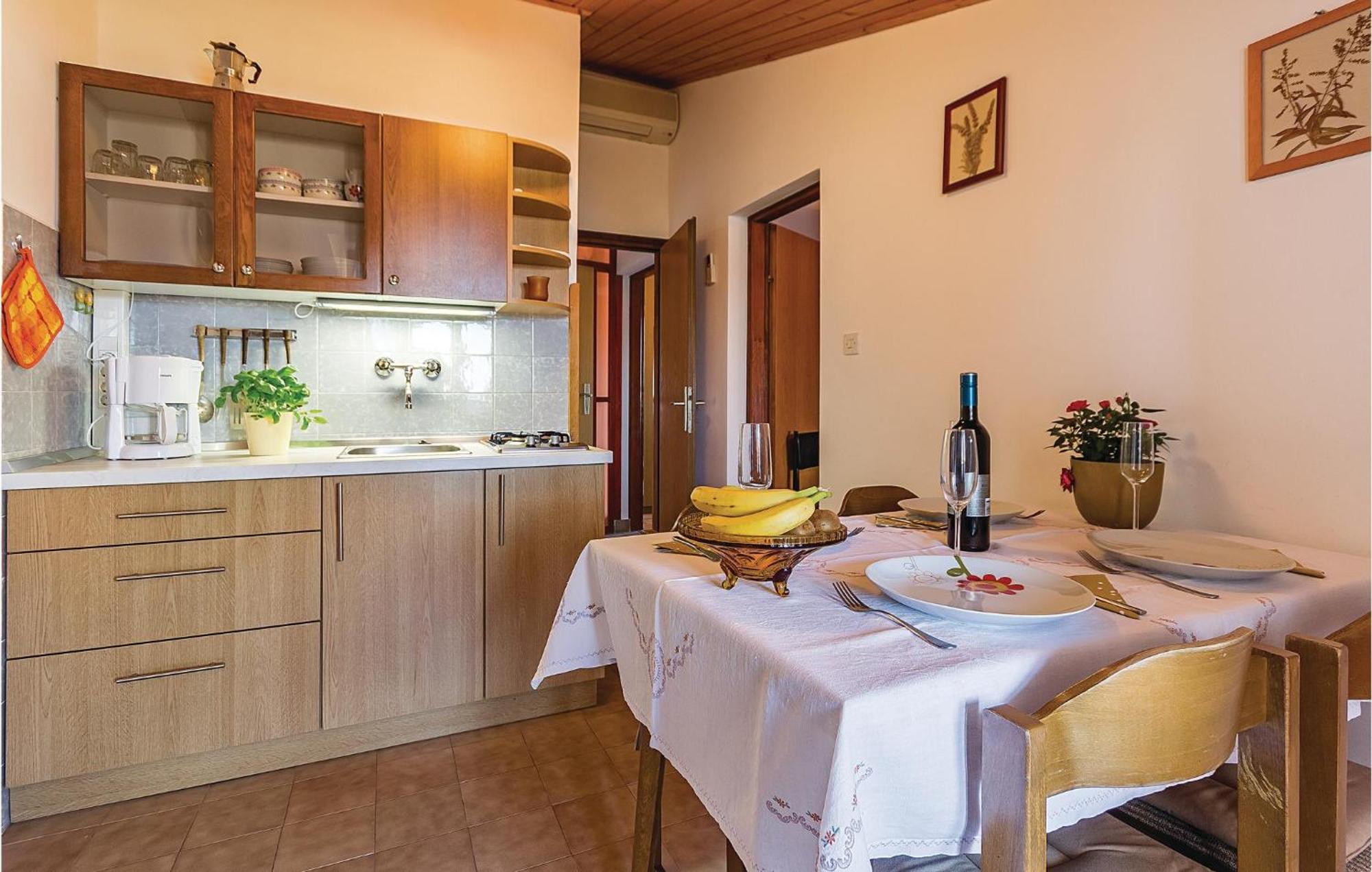 Beautiful Apartment In Pula With Kitchen Exterior foto